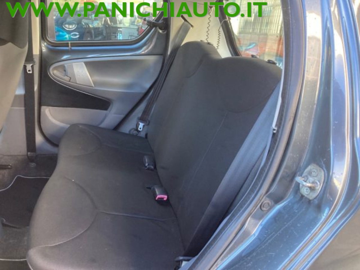Toyota Aygo 1.0 12V VVT-i 5 porte Sol (7)