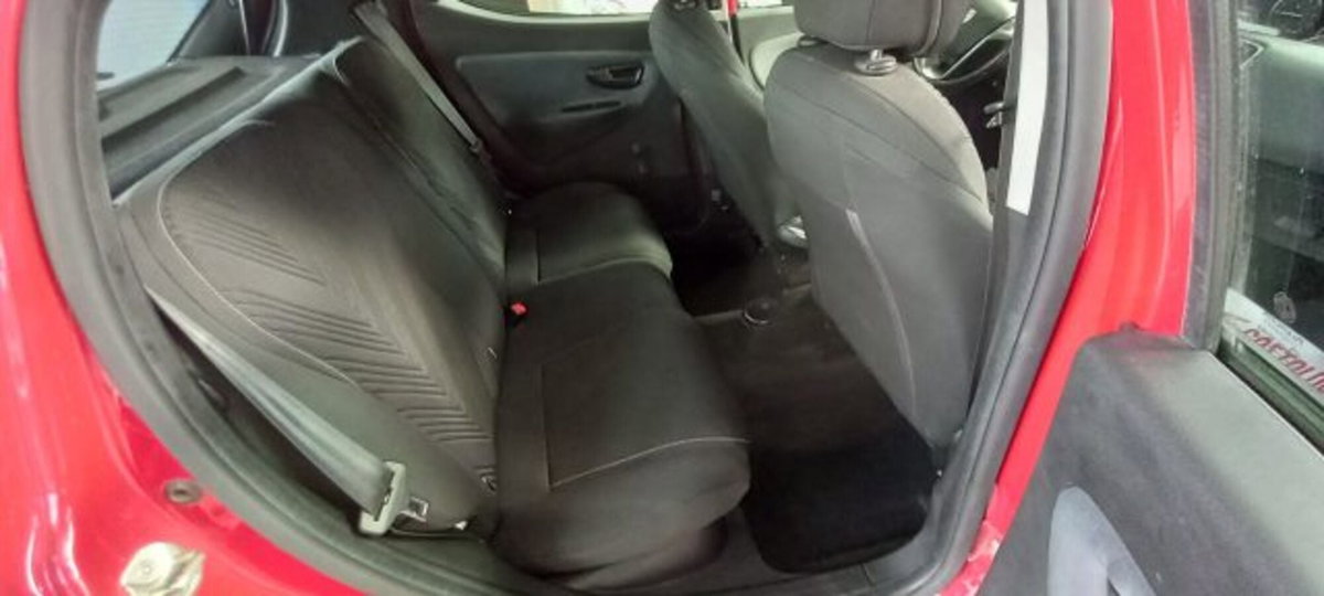 Lancia Ypsilon 1.0 FireFly 5 porte S&S Hybrid Ecochic Gold (9)