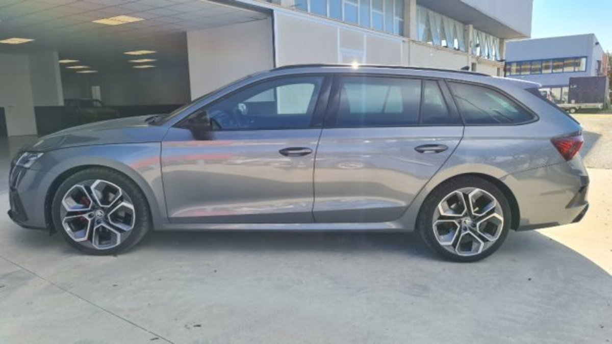 Skoda Octavia Station Wagon 2.0 TDI EVO SCR 200 CV DSG 4x4 Wagon RS (4)