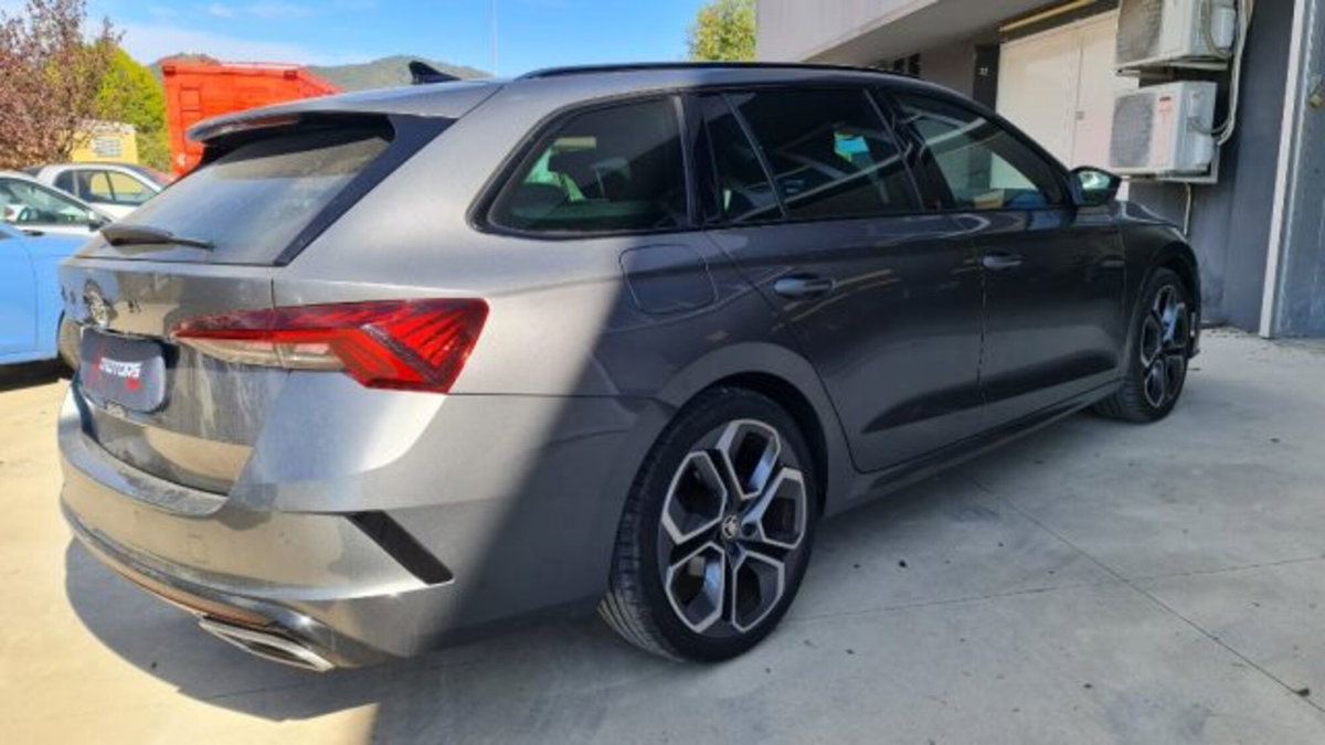 Skoda Octavia Station Wagon 2.0 TDI EVO SCR 200 CV DSG 4x4 Wagon RS (7)