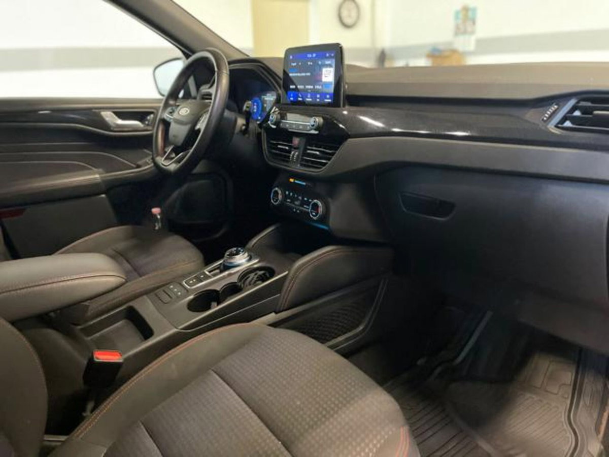 Ford Kuga 2.5 Full Hybrid 190 CV CVT 2WD ST-Line Design (13)