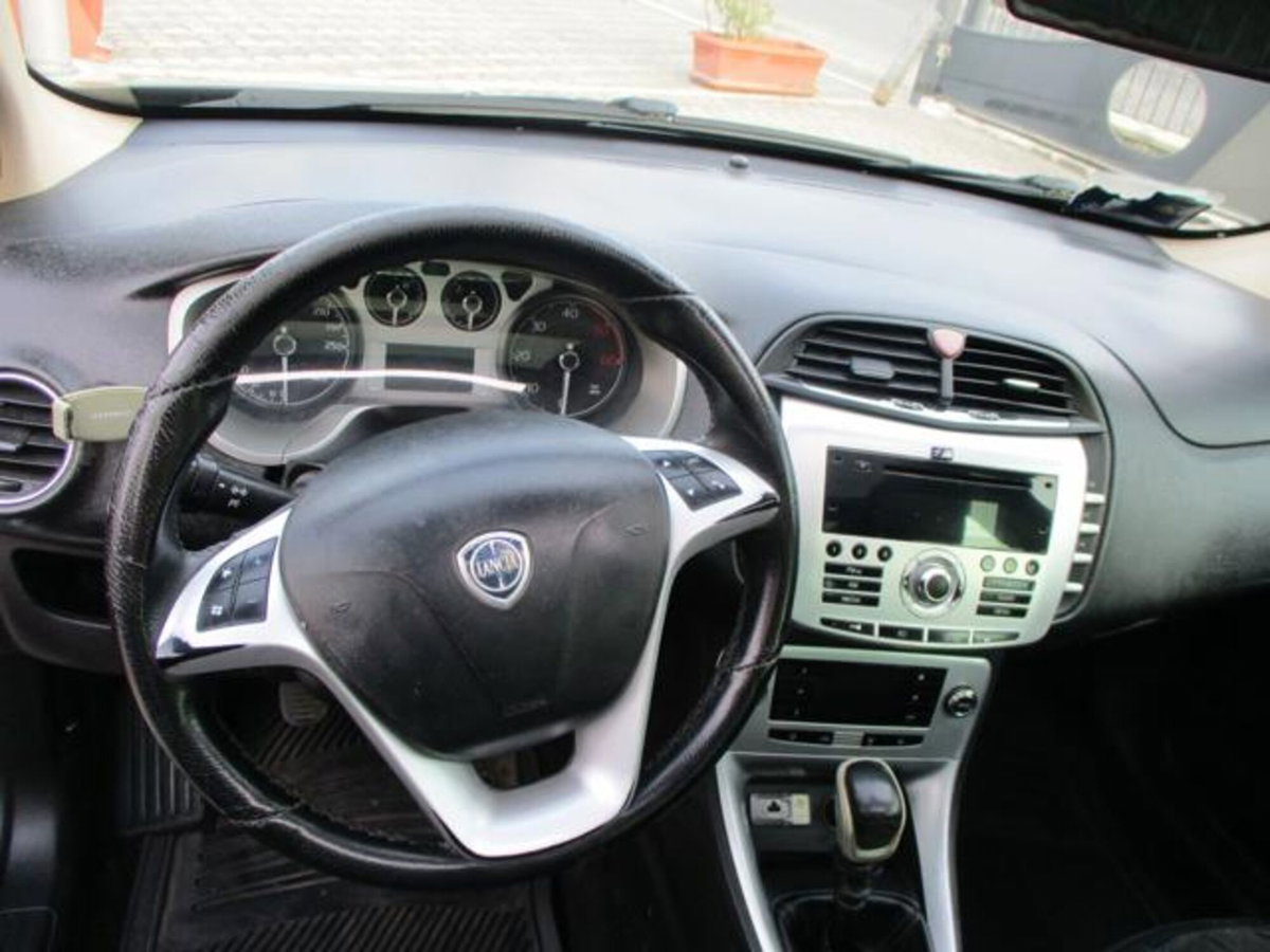 Lancia Delta 1.6 MJT DPF Platino (11)