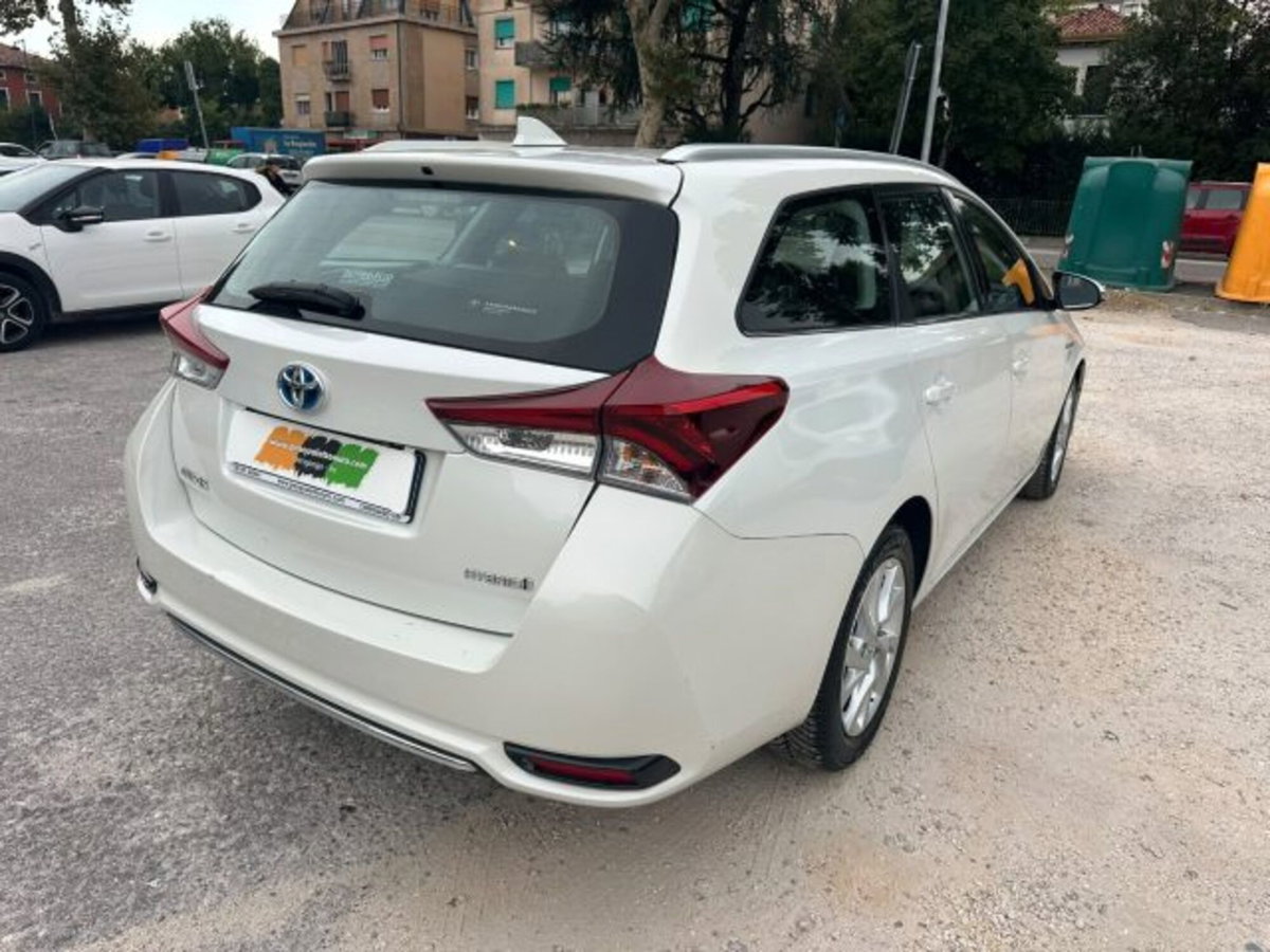 Toyota Corolla Touring Sports 1.8 Hybrid Business (3)