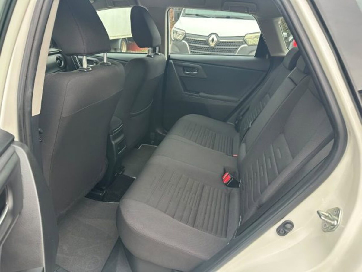 Toyota Corolla Touring Sports 1.8 Hybrid Business (6)
