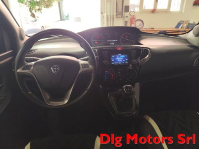 Lancia Ypsilon 1.2 69 CV 5 porte Gold (13)