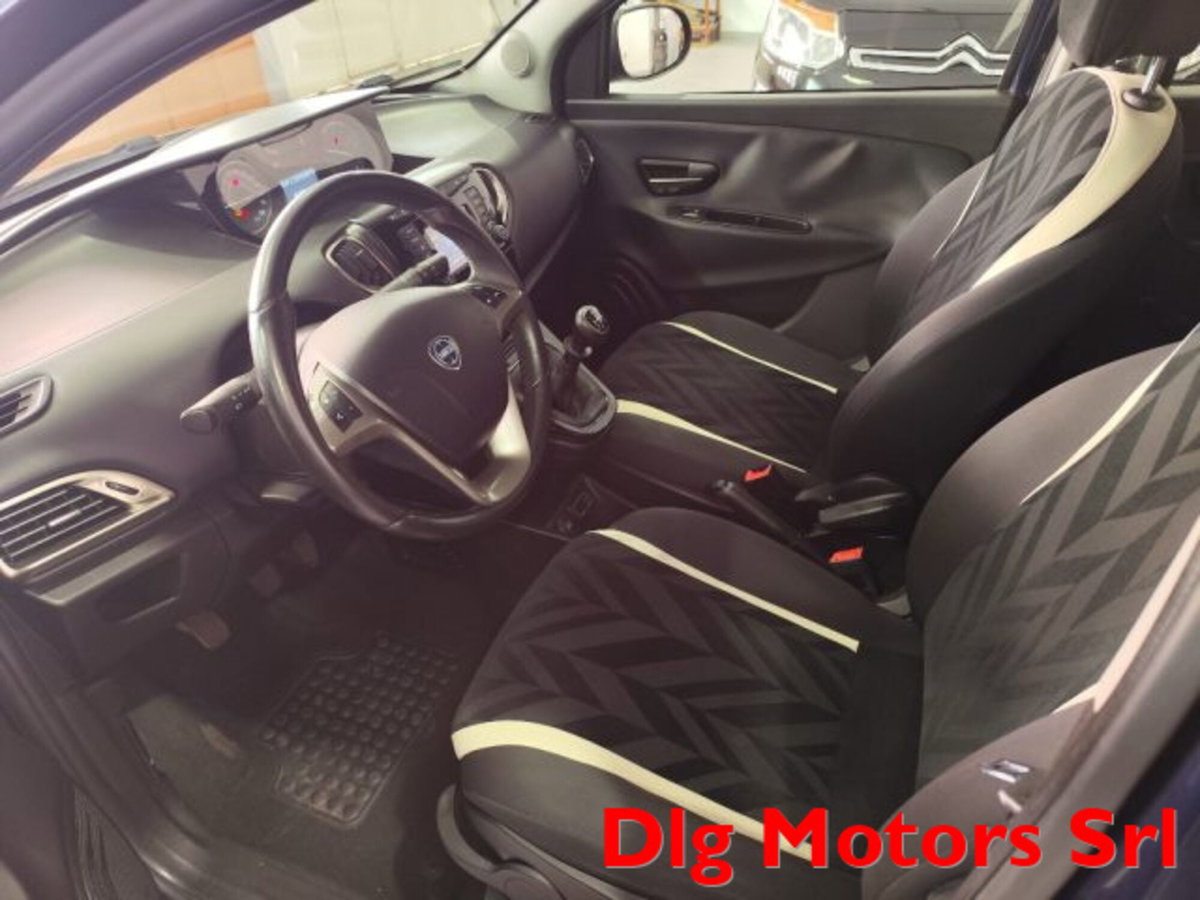 Lancia Ypsilon 1.2 69 CV 5 porte Gold (17)