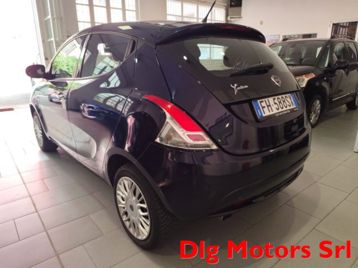 Lancia Ypsilon 1.2 69 CV 5 porte Gold (4)