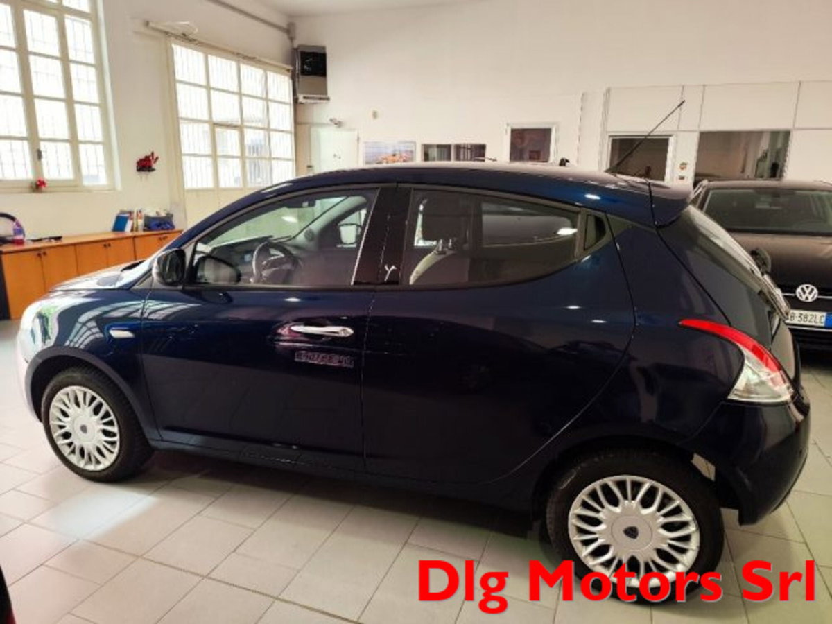 Lancia Ypsilon 1.2 69 CV 5 porte Gold (7)
