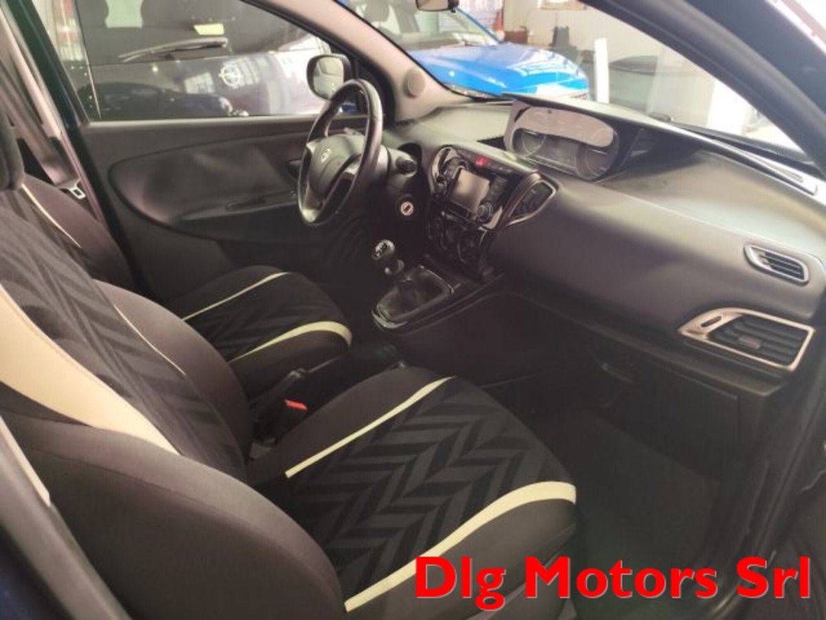 Lancia Ypsilon 1.2 69 CV 5 porte Gold (9)