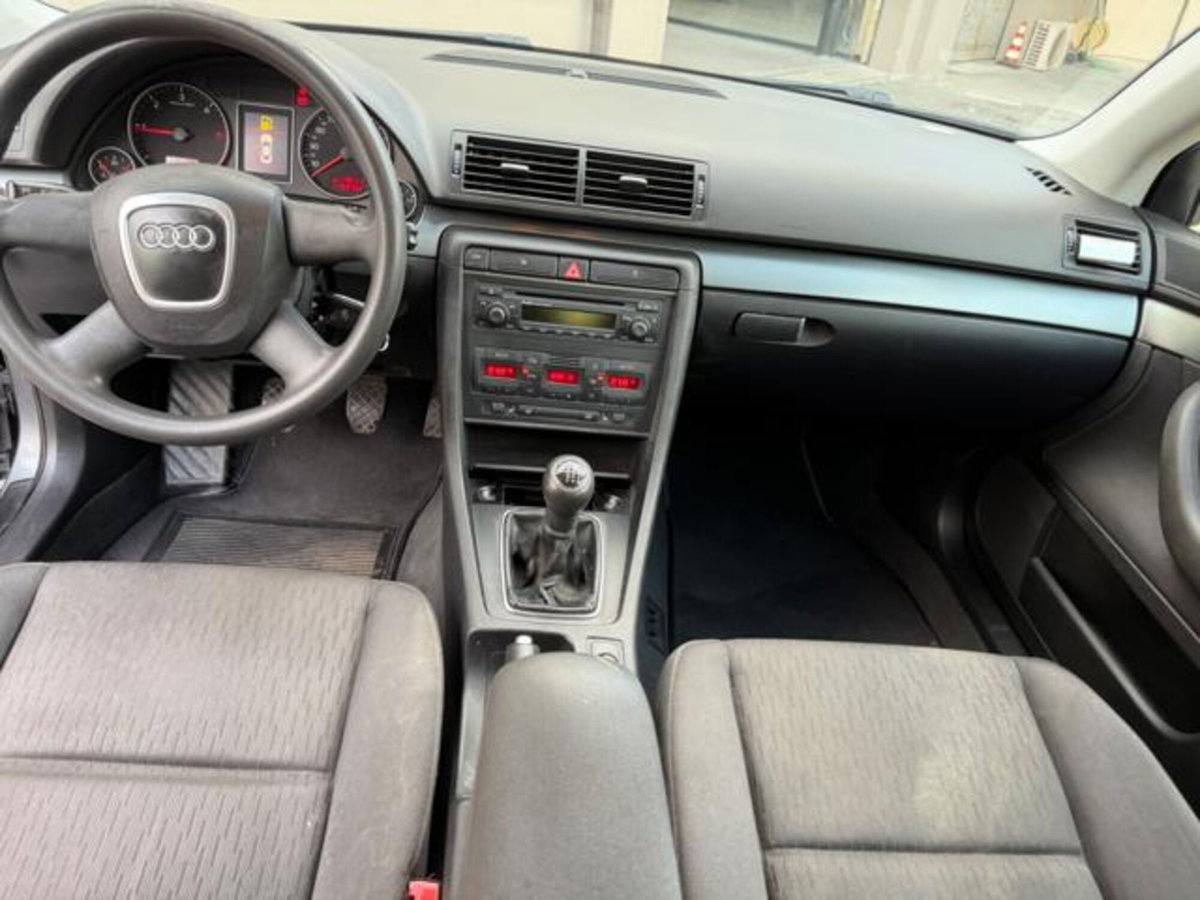 Audi A4 Avant 2.0 16V TDI (10)
