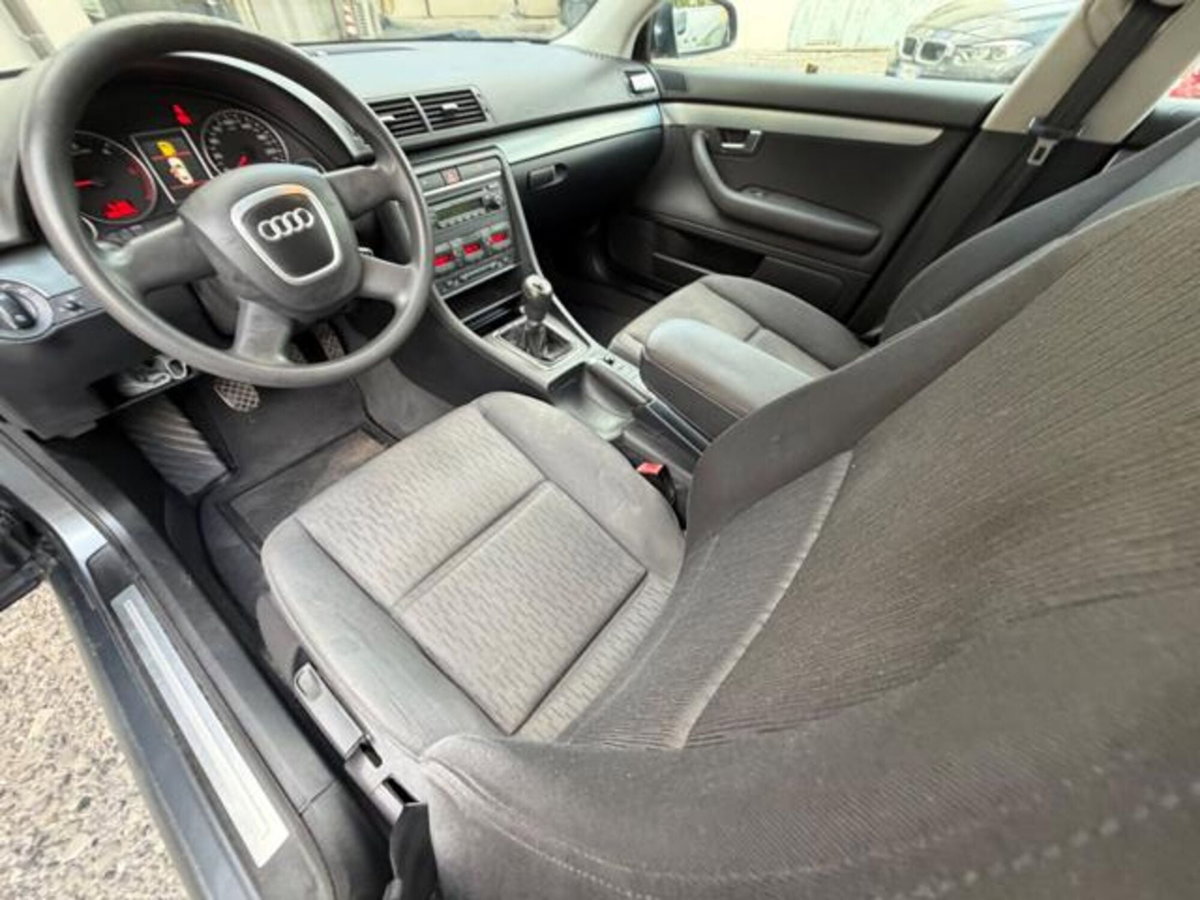 Audi A4 Avant 2.0 16V TDI (11)