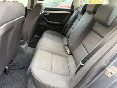 Audi A4 Avant 2.0 16V TDI (12)