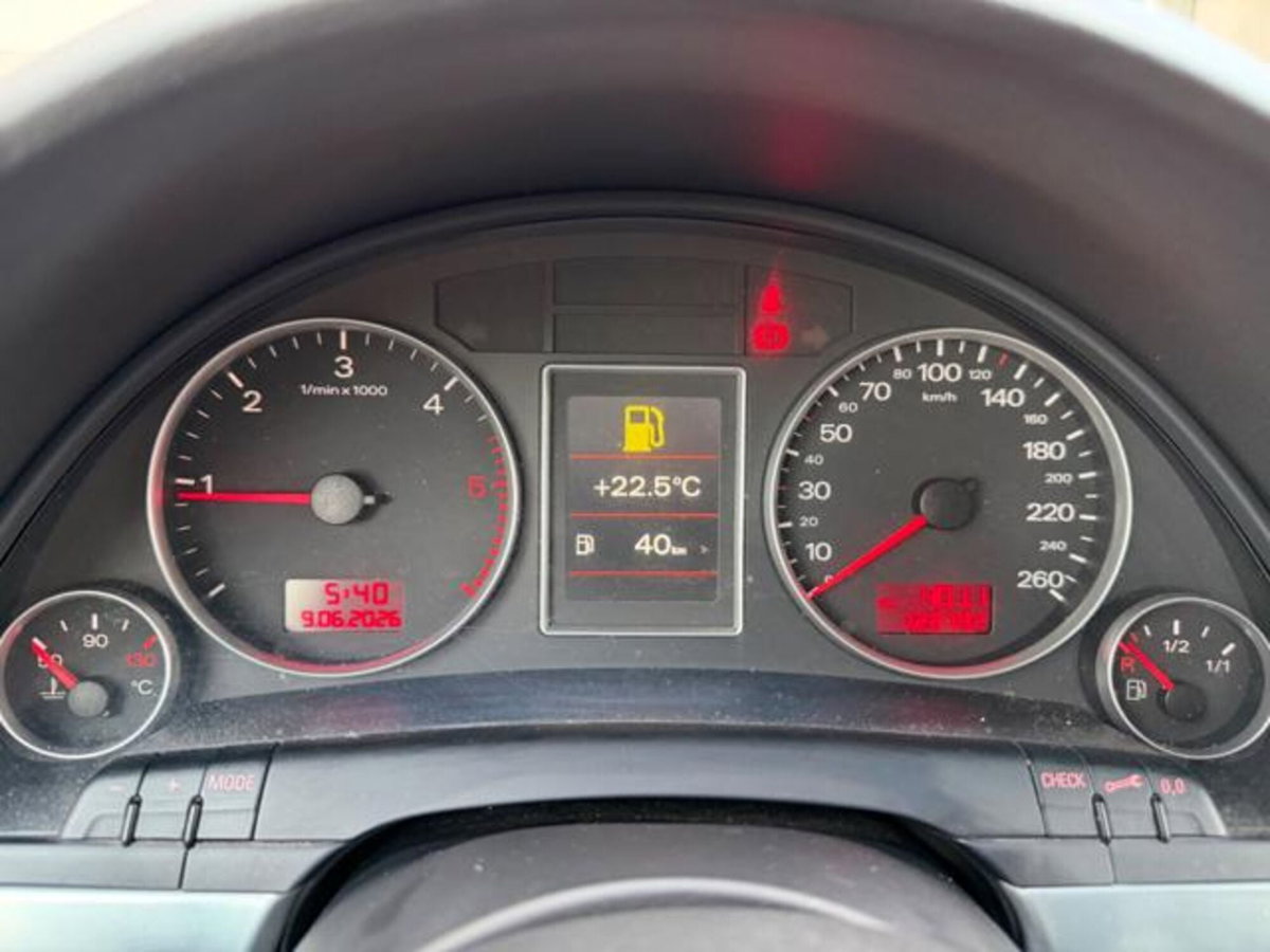Audi A4 Avant 2.0 16V TDI (7)