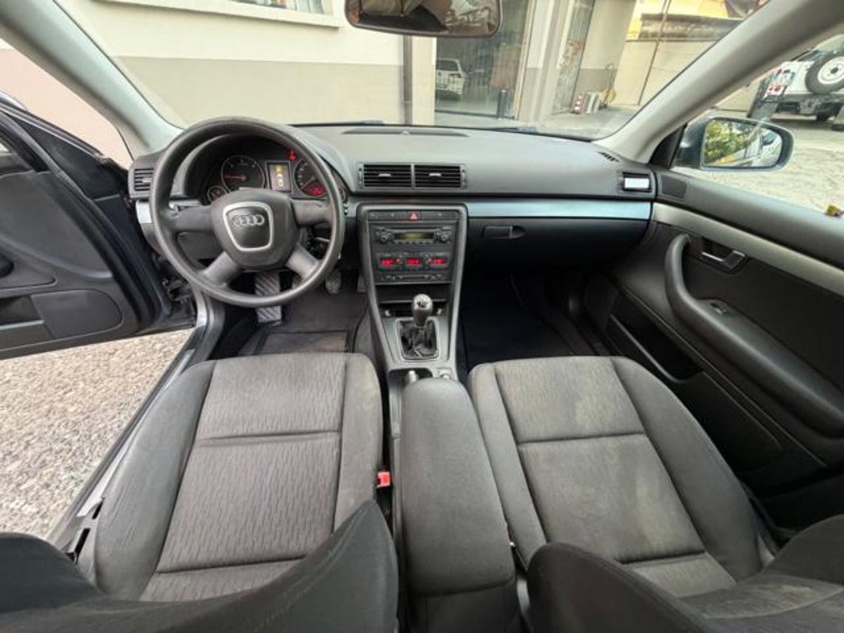 Audi A4 Avant 2.0 16V TDI (9)