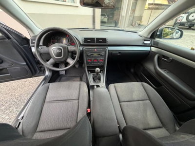 Audi A4 Avant 2.0 16V TDI (9)