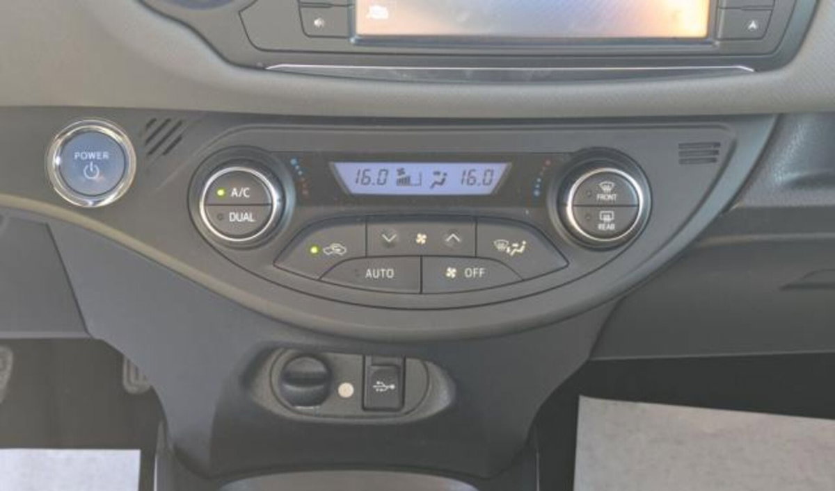 Toyota Yaris 1.5 Hybrid 5 porte Energy (10)