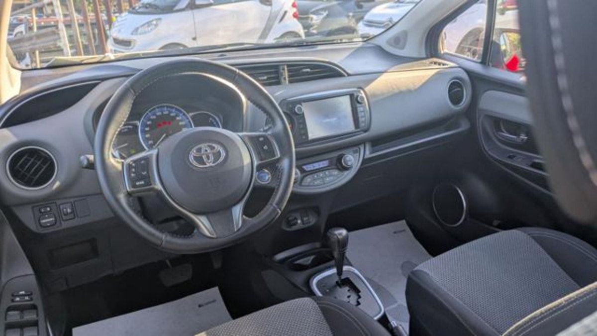 Toyota Yaris 1.5 Hybrid 5 porte Energy (4)