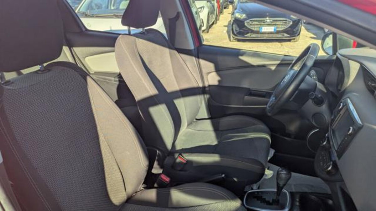 Toyota Yaris 1.5 Hybrid 5 porte Energy (13)