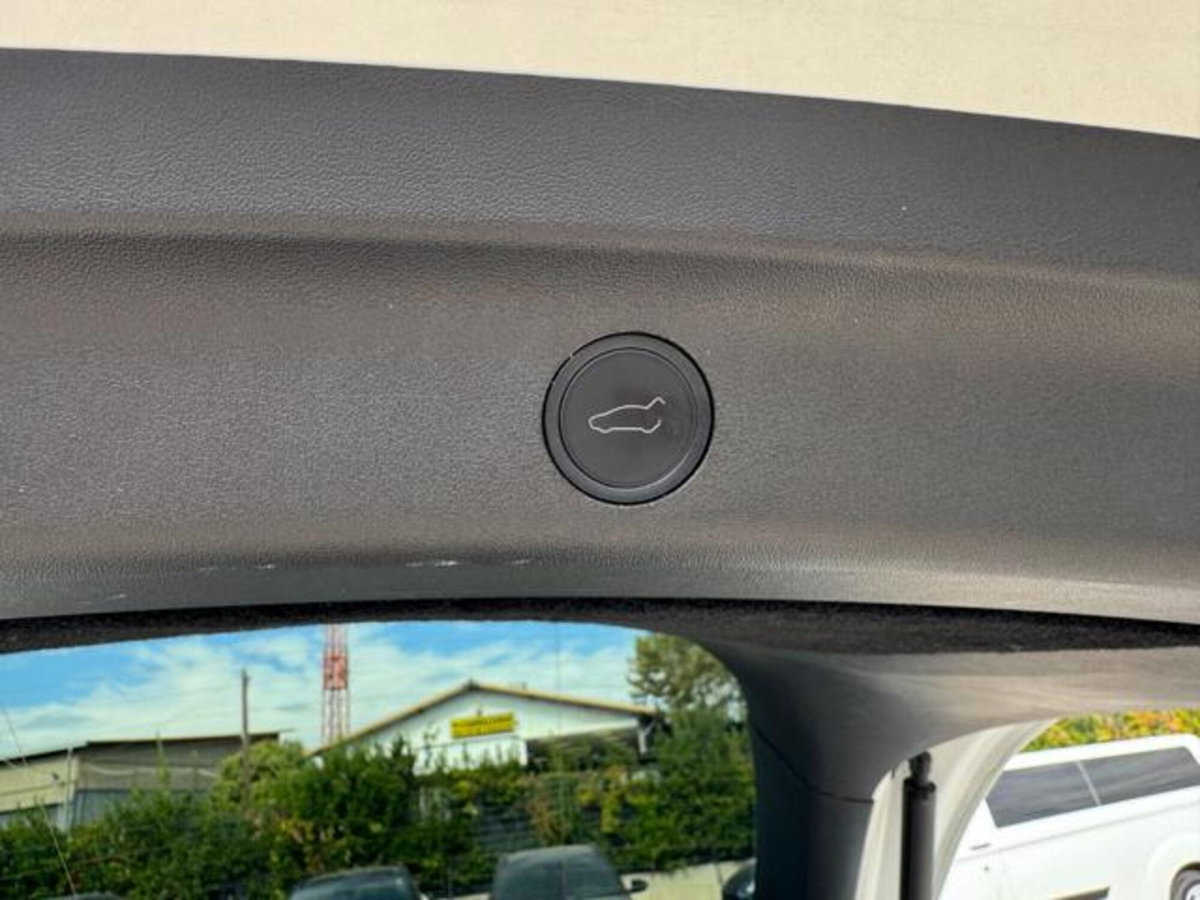 Tesla Model Y Long Range Dual Motor awd (16)