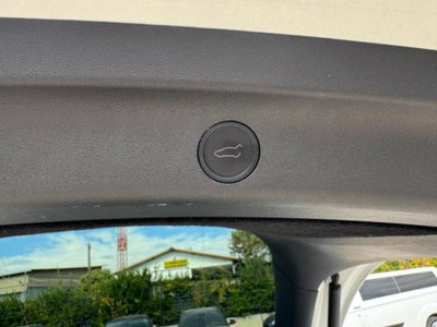 Tesla Model Y Long Range Dual Motor awd (16)
