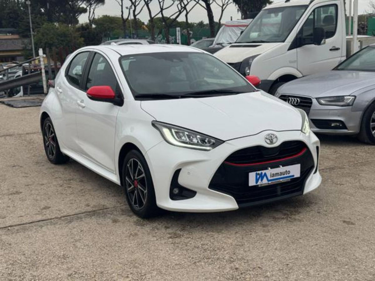 Toyota Yaris 1.0 72 CV 5 porte Active (2)