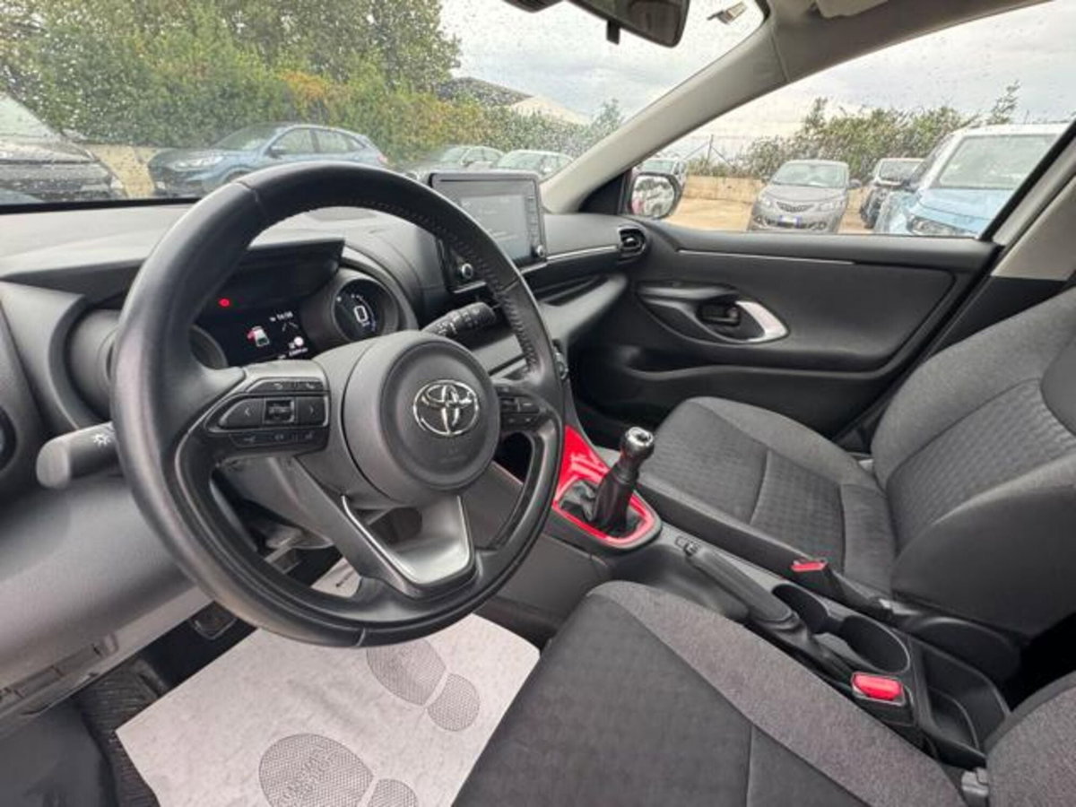 Toyota Yaris 1.0 72 CV 5 porte Active (6)
