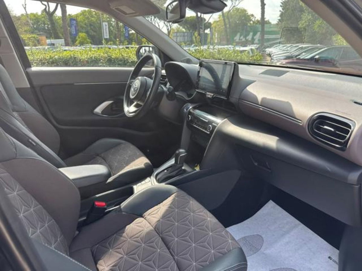 Toyota Yaris Cross 1.5 Hybrid 5p. E-CVT AWD-i Lounge (13)