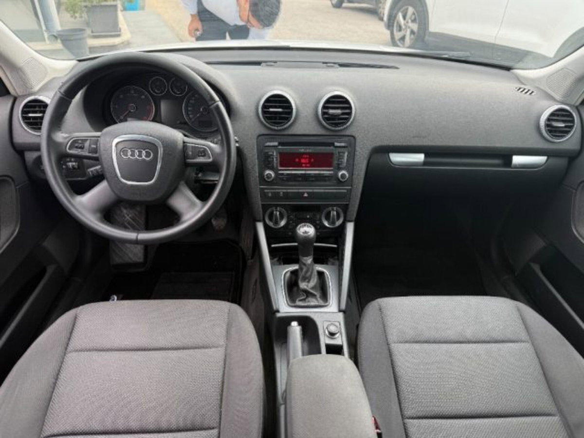 Audi A3 1.6 TDI 105 CV CR Ambition (9)