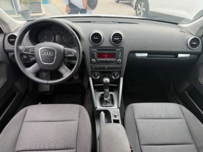Audi A3 1.6 TDI 105 CV CR Ambition (9)