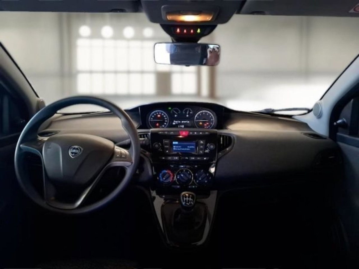 Lancia Ypsilon 1.0 FireFly 5 porte S&S Hybrid Ecochic Silver (7)