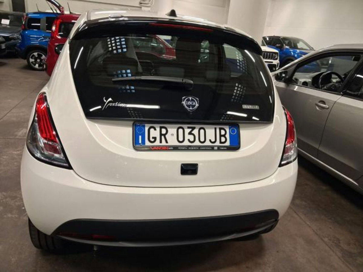 Lancia Ypsilon 1.0 FireFly 5 porte S&S Hybrid Ecochic Gold (4)