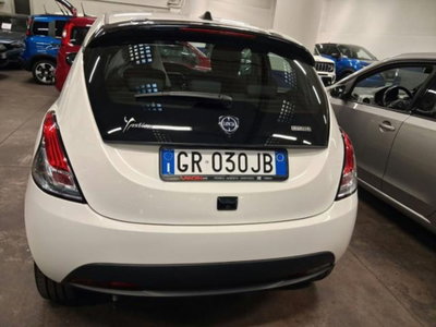 Lancia Ypsilon 1.0 FireFly 5 porte S&S Hybrid Ecochic Gold (4)