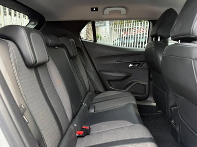 Peugeot 2008 BlueHDi 130 S&S EAT8 Allure Pack (12)