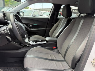 Peugeot 2008 BlueHDi 130 S&S EAT8 Allure Pack (19)
