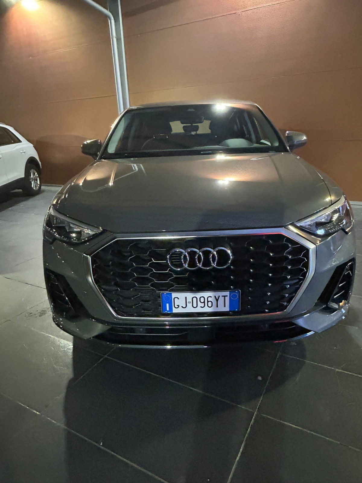 Audi Q3 35 TDI quattro S tronic Business Advanced (2)