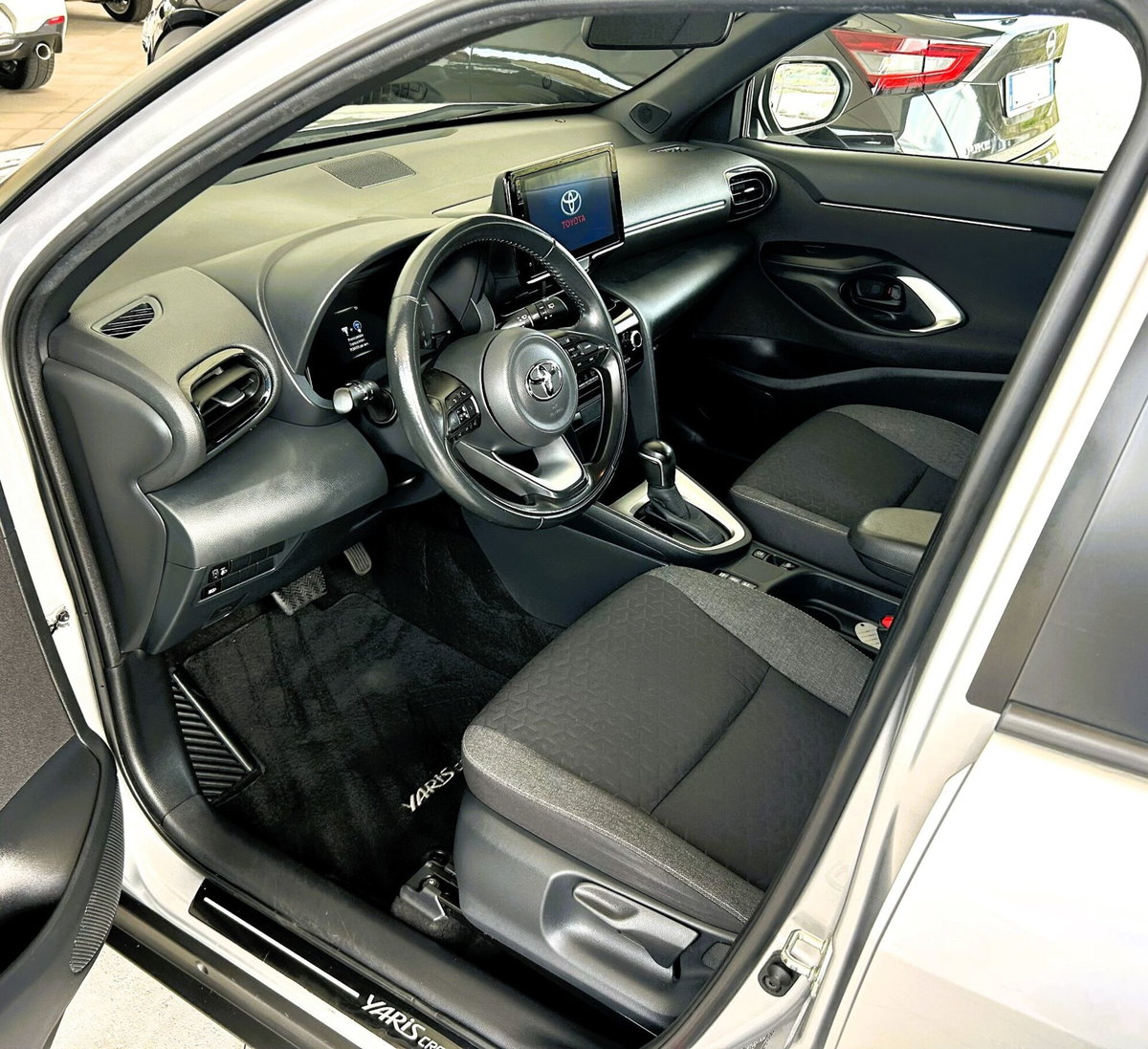 Toyota Yaris Cross 1.5 Hybrid 5p. E-CVT Trend (2)