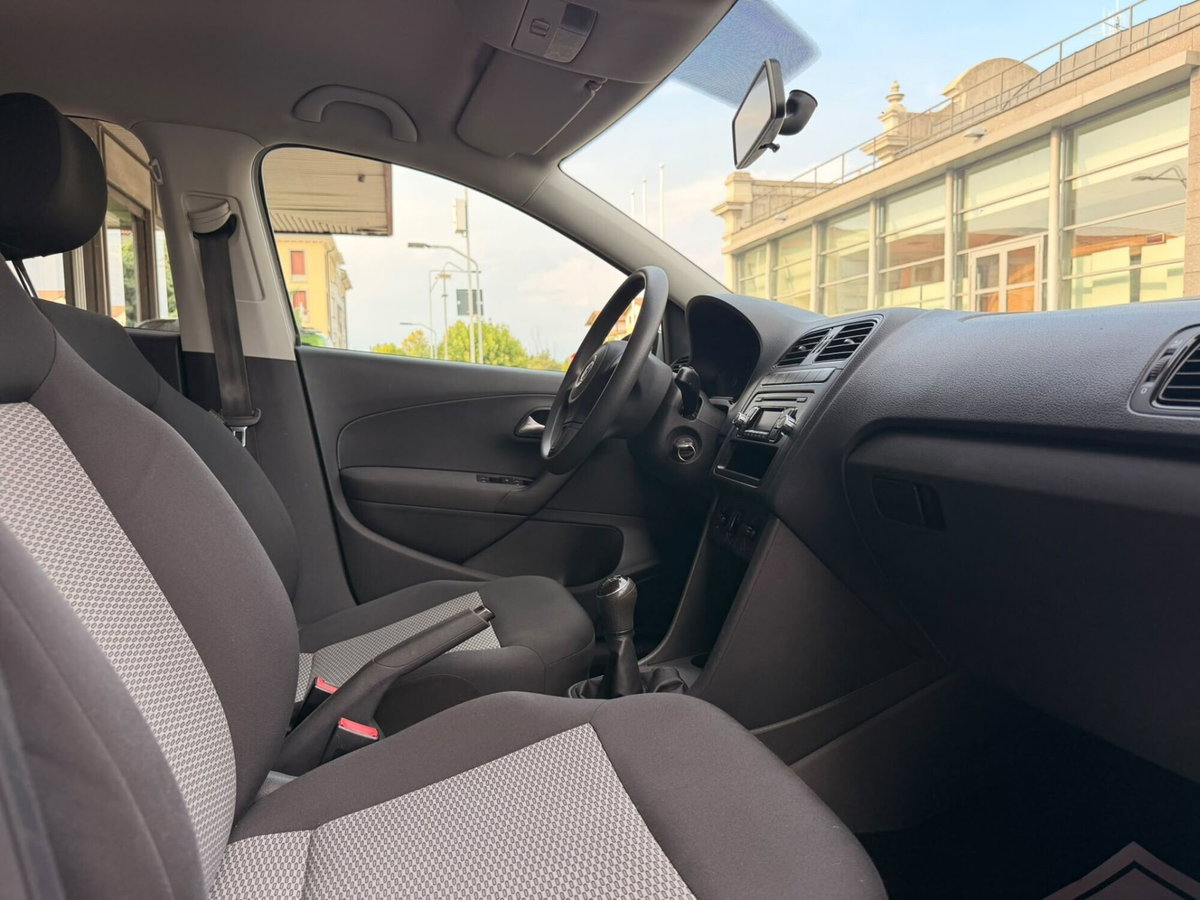 Volkswagen Polo 1.4 5 porte Comfortline (10)