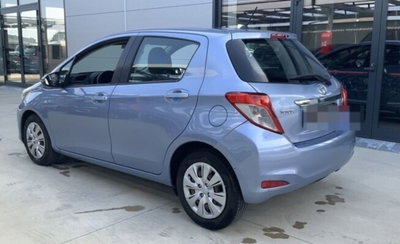 Toyota Yaris 1.D-4D 5 porte Active (2)