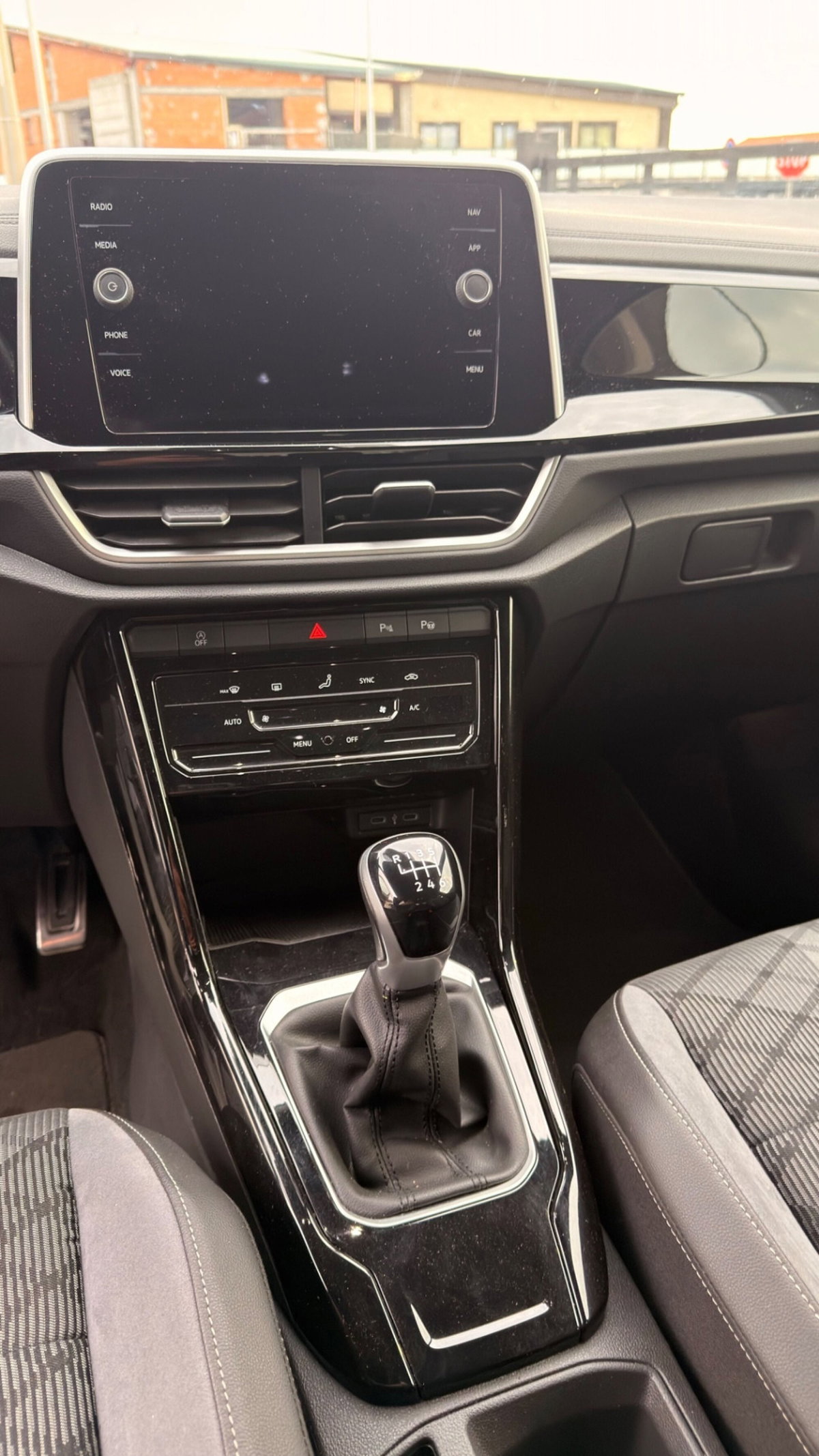 Volkswagen T-Roc 2.0 tdi R-Line 115cv (11)