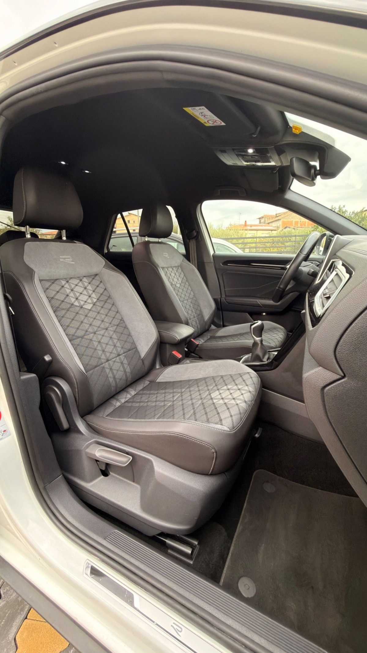 Volkswagen T-Roc 2.0 tdi R-Line 115cv (7)