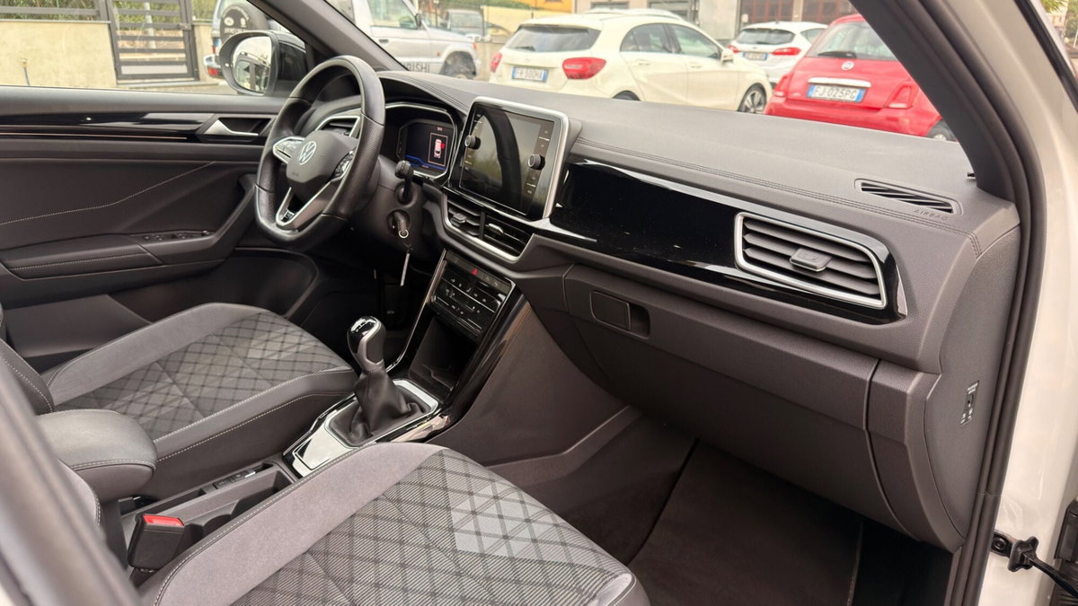 Volkswagen T-Roc 2.0 tdi R-Line 115cv (8)