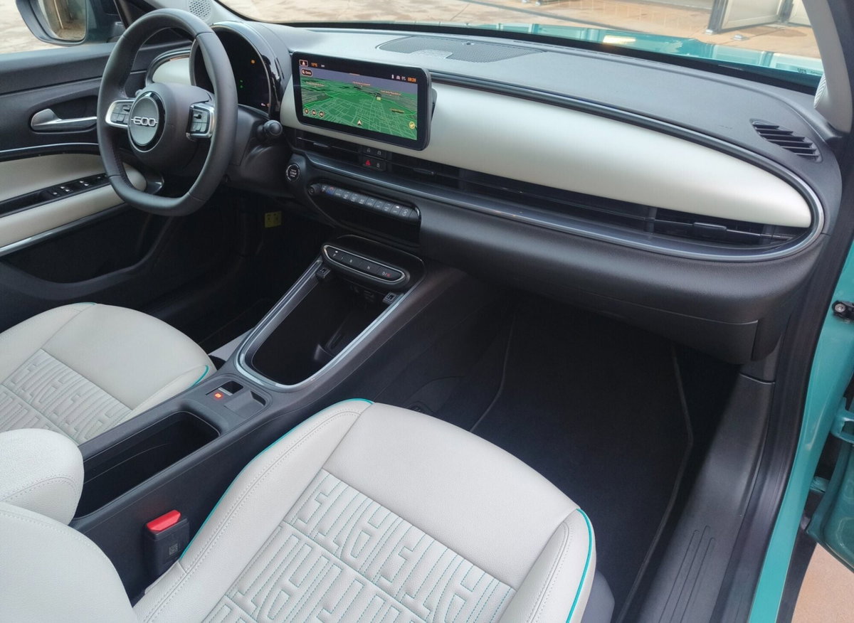 Fiat 600 1.2 hybrid La Prima 110cv auto (8)