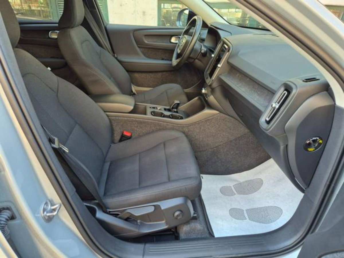Volvo XC40 B3 automatico Essential (12)