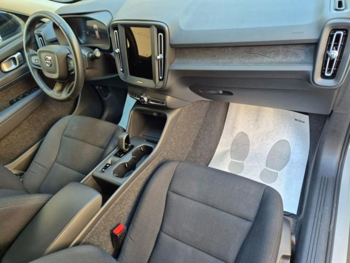 Volvo XC40 B3 automatico Essential (13)