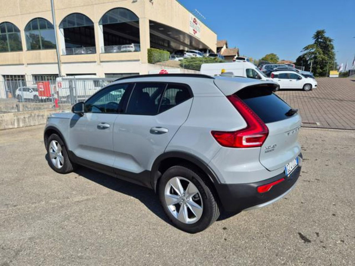 Volvo XC40 B3 automatico Essential (8)