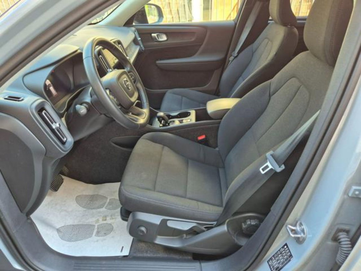 Volvo XC40 B3 automatico Essential (9)