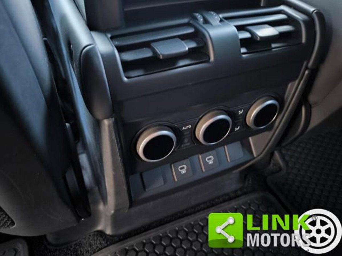 Land Rover Defender 110 3.0d i6 mhev X-Dynamic SE awd 200cv auto (10)