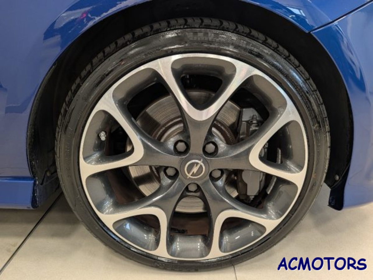 Opel Corsa Coupé 1.6 Turbo OPC (9)