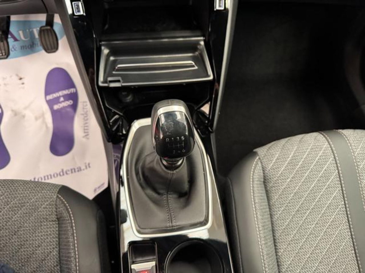 Peugeot 2008 PureTech 100 S&S Allure (12)