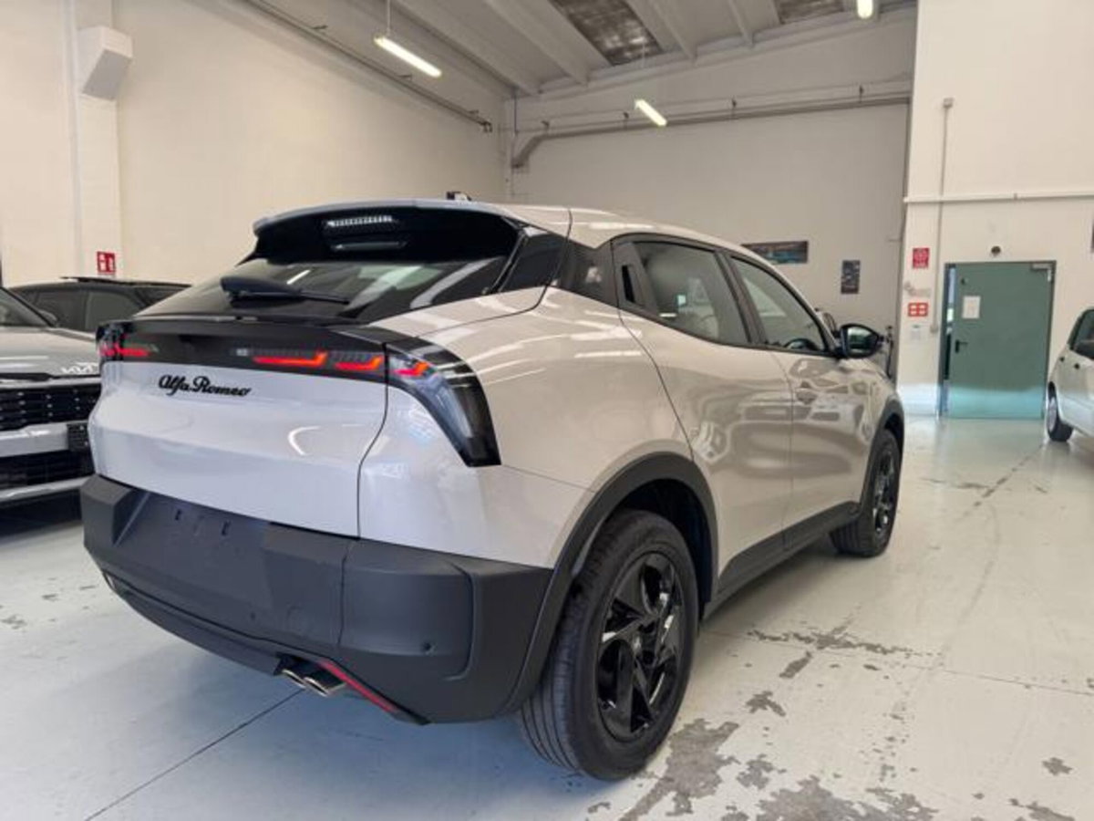 Alfa Romeo Junior 1.2 ibrida 145cv edct6 (4)